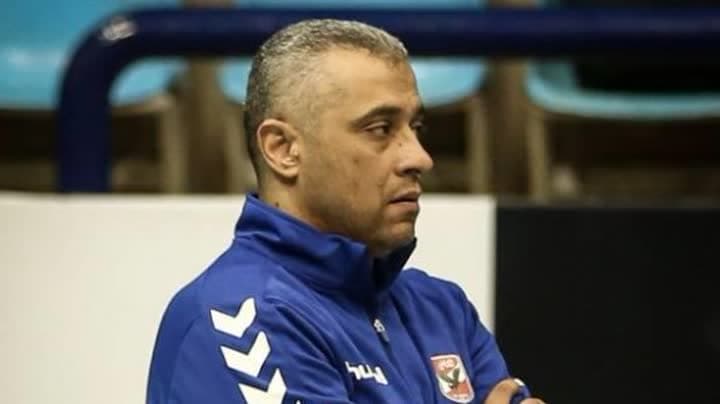 مدرب الأهلي معلنا رحيله