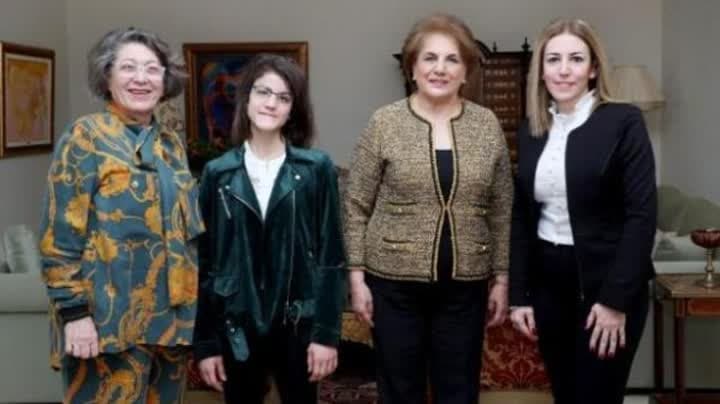 إليسا حريق تحمل آمال لبنان