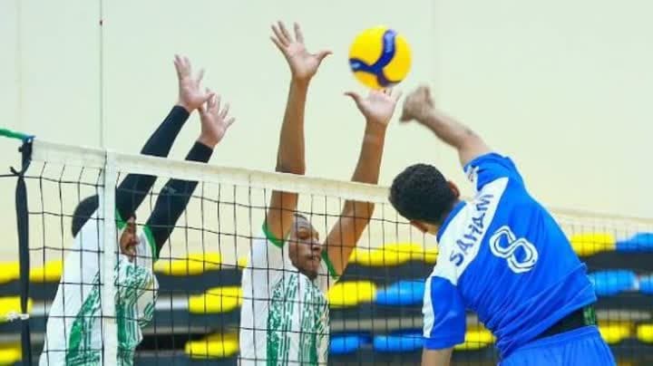 السيب يواصل صدارة الدوري العماني