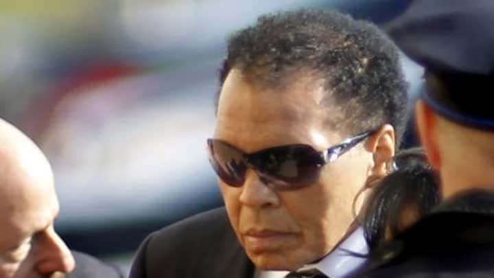 عائلة محمد علي كلاي تنفي وفاته