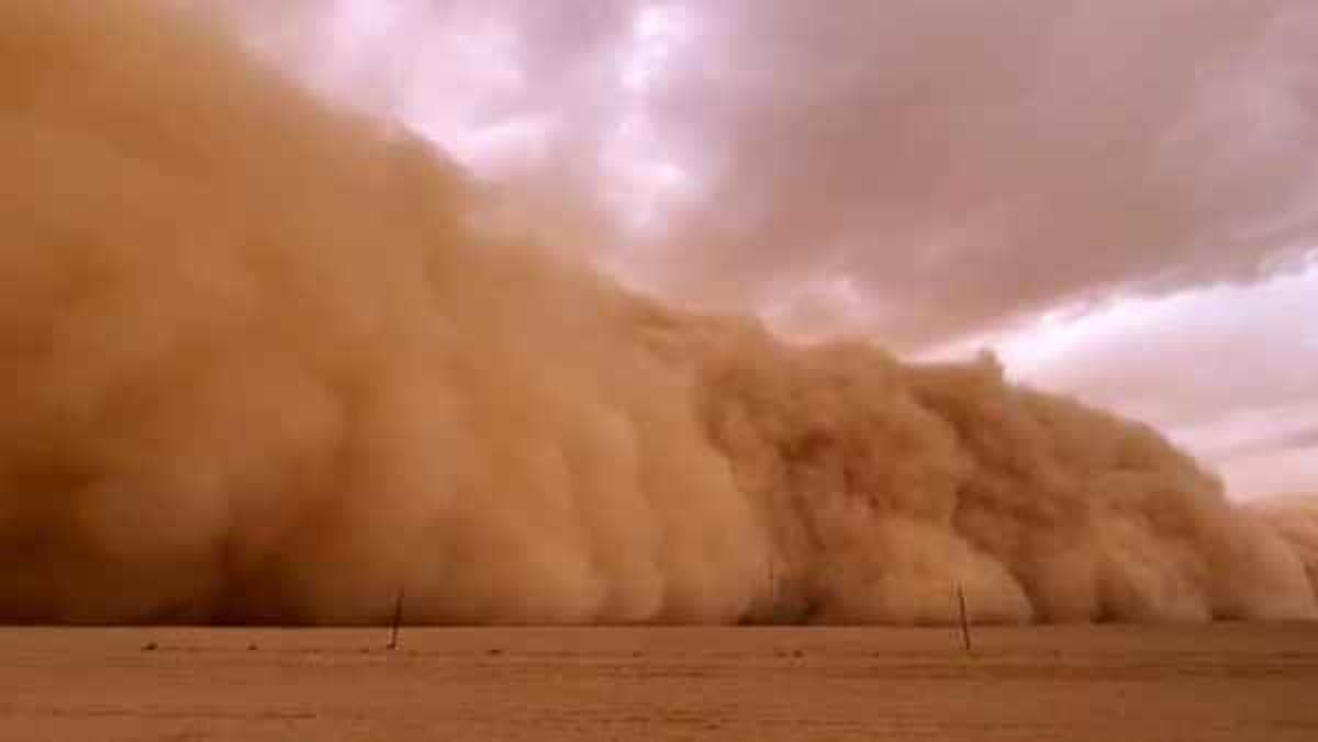 عاصفة ترابية