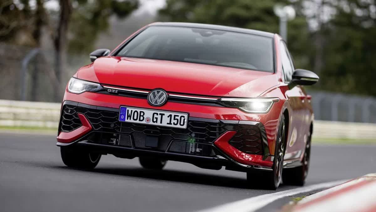 فولكس فاجن جولف GTI.