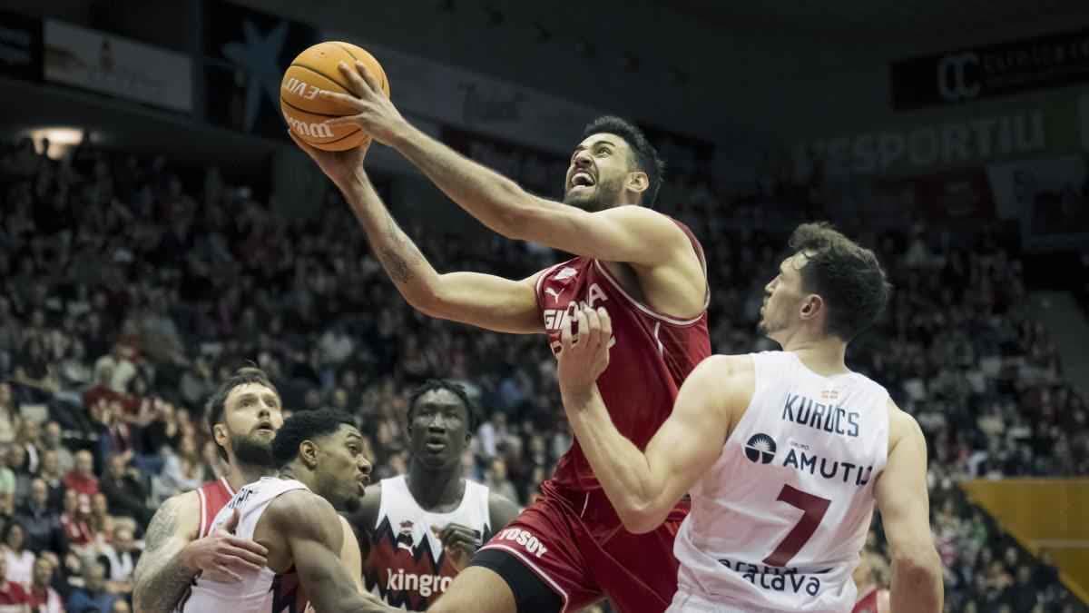 خوان فرنانديز ضد روديونز كوروكس