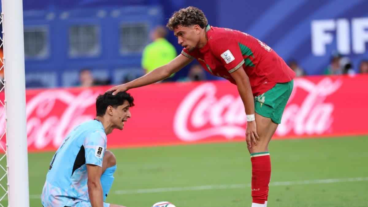 نيل العيناوي مع ياسين بونو
