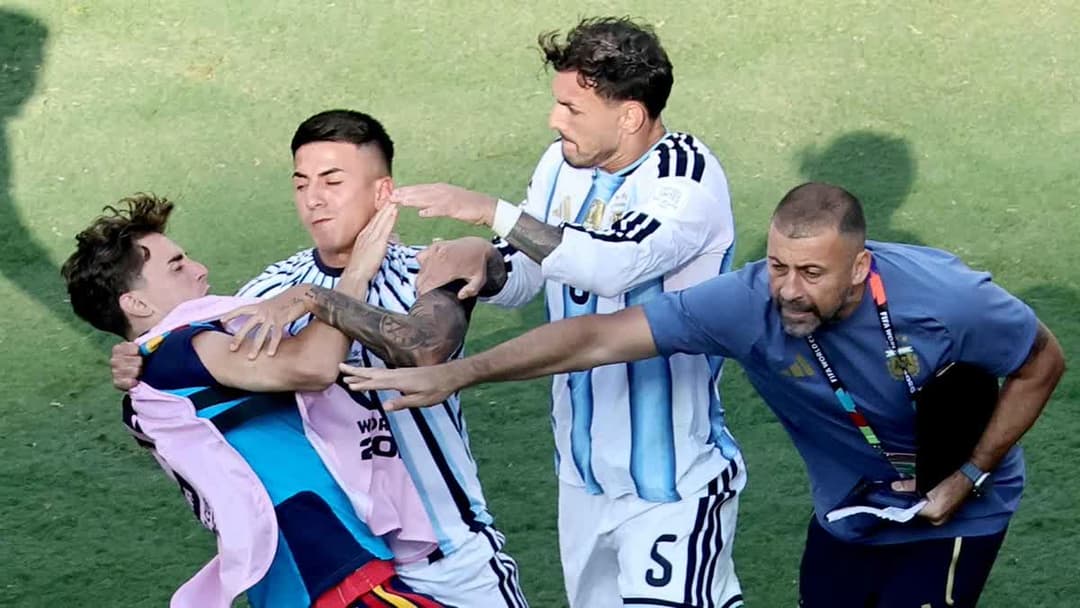 ألمادا وباريديس، يهاجمان غافي.