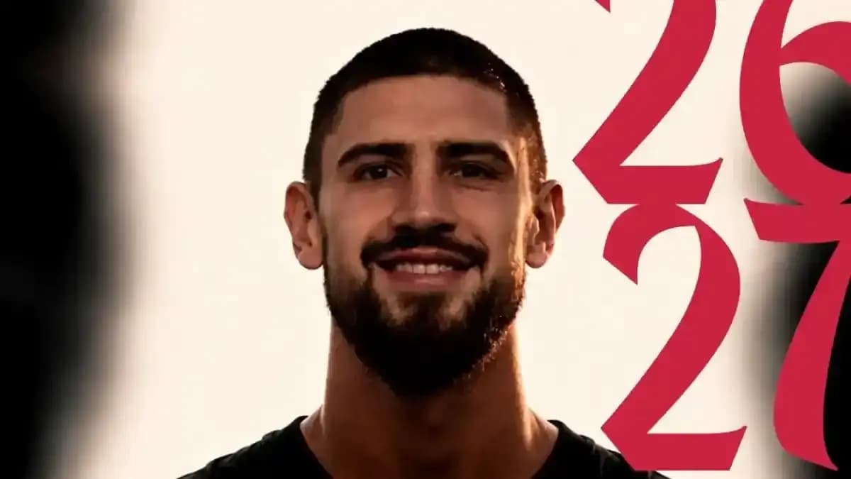 أليكس لين