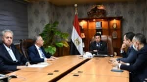 اشرف صبحي ينهي أزمة إيقاف الاتحاد المصري