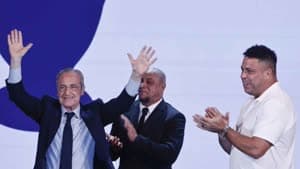 فلورنتينو بيريز، و روبرتو كارلوس ورونالدو نازاريو